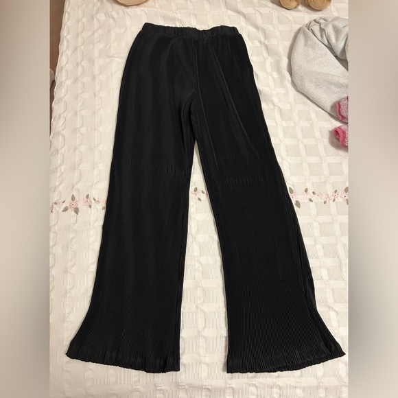 PrettyLittleThing Petite BLACK Plisse Set - Picture 7 of 7